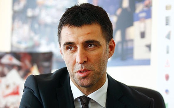 Hakan Ş&uuml;k&uuml;r&uuml;n ardınca onlar gedir...