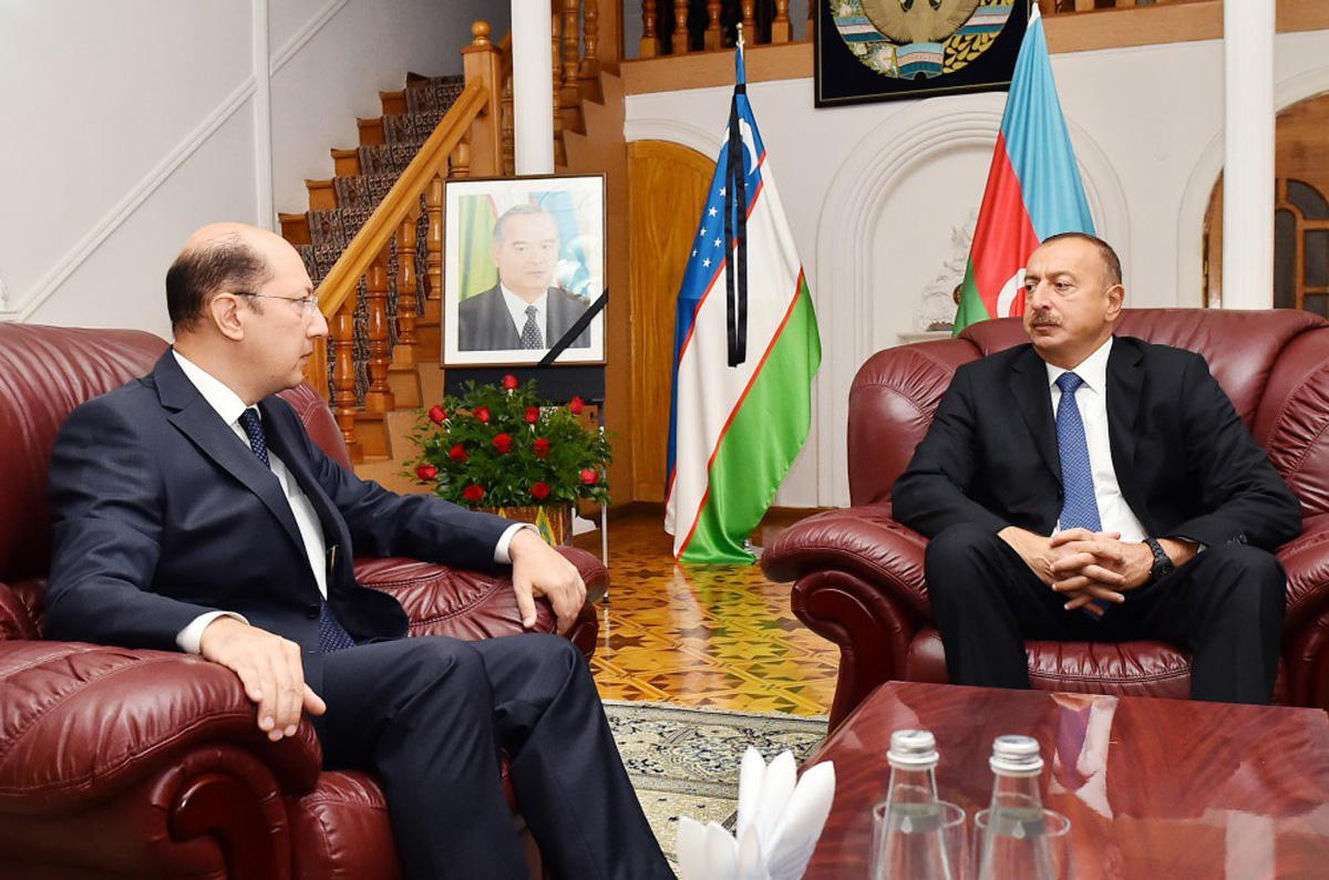 İlham Əliyev Özbəkistan səfirliyində - Fotolar İlham Əliyev Özbəkistan səfirliyində - Fotolar