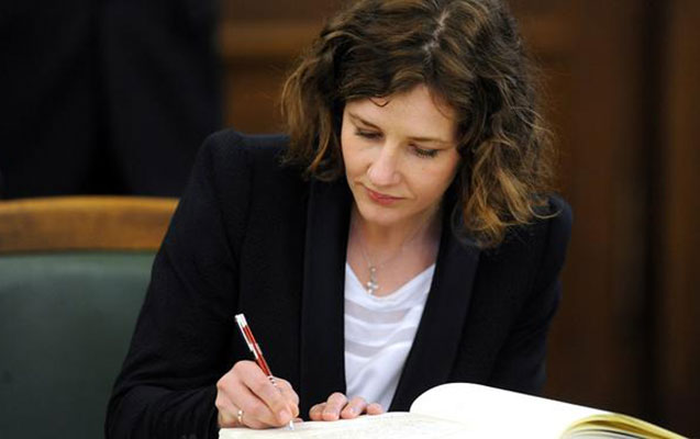 Latviyalı nazir Bakıda şahmat oynadı - Dünya birincisini məğlub etdi+Fotolar