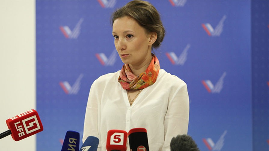 Putin 6 uşaq anasını ombudsman təyin etdi - Fotolar Putin 6 uşaq anasını ombudsman təyin etdi - Fotolar