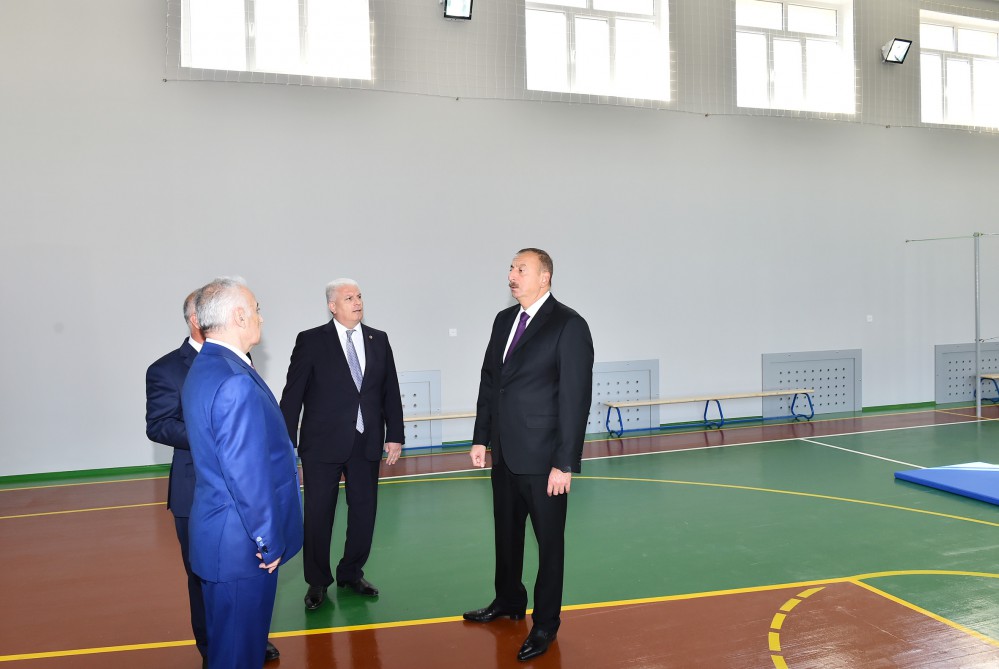 İlham Əliyev Bakıda iki məktəbə baş &ccedil;əkib -  Fotolar