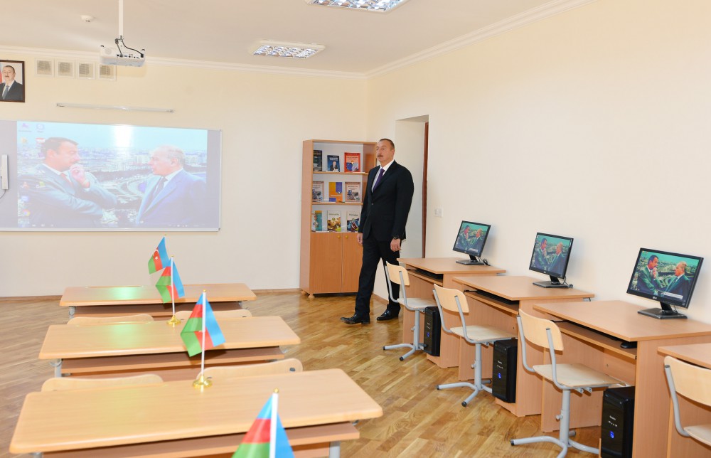 İlham Əliyev Bakıda iki məktəbə baş &ccedil;əkib -  Fotolar