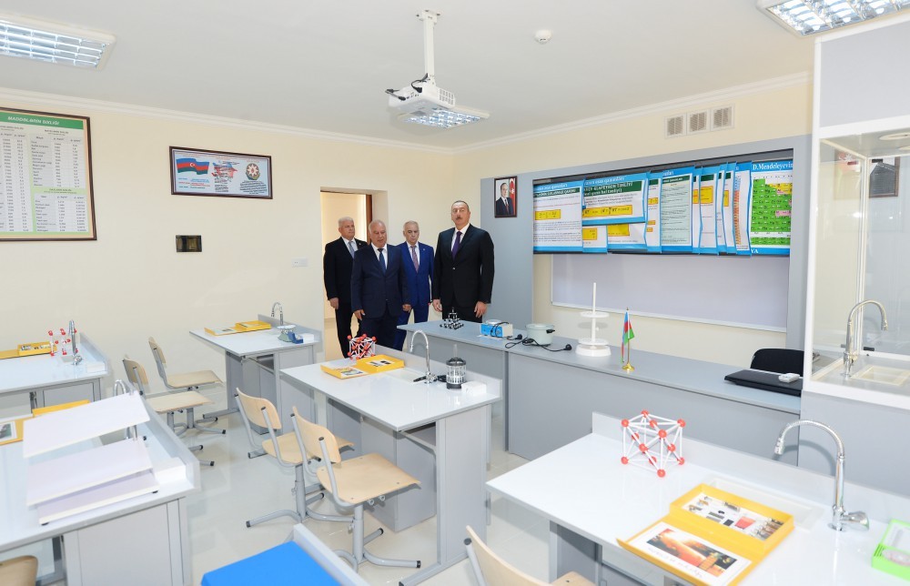 İlham Əliyev Bakıda iki məktəbə baş &ccedil;əkib -  Fotolar