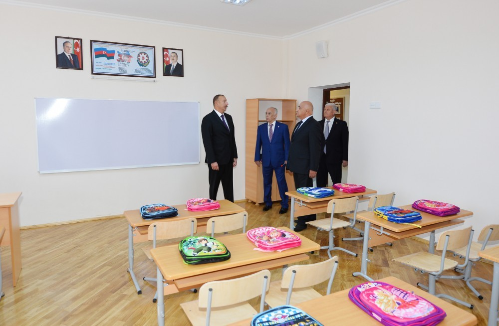 İlham Əliyev Bakıda iki məktəbə baş &ccedil;əkib -  Fotolar