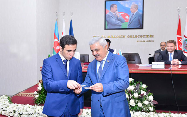 Rövnəq Abdullayev məşhur əkizlərlə görüşdü