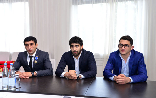 Mikayıl Cabbarov idmançılarla görüşdü -  Fotolar