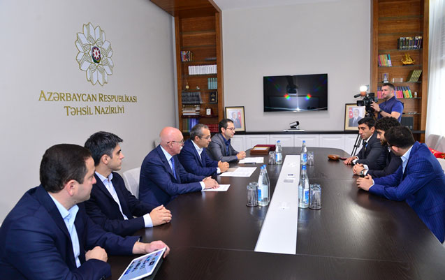 Mikayıl Cabbarov idmançılarla görüşdü -  Fotolar