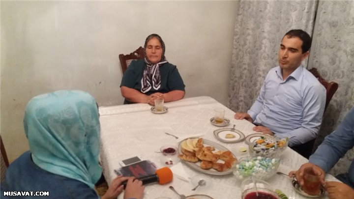 Atası komada olan jurnalistin evindən - Reportaj