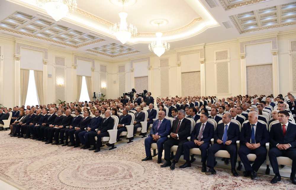 Sumqayıt bulvarının a&ccedil;ılışı oldu -  Prezident lenti kəsdi