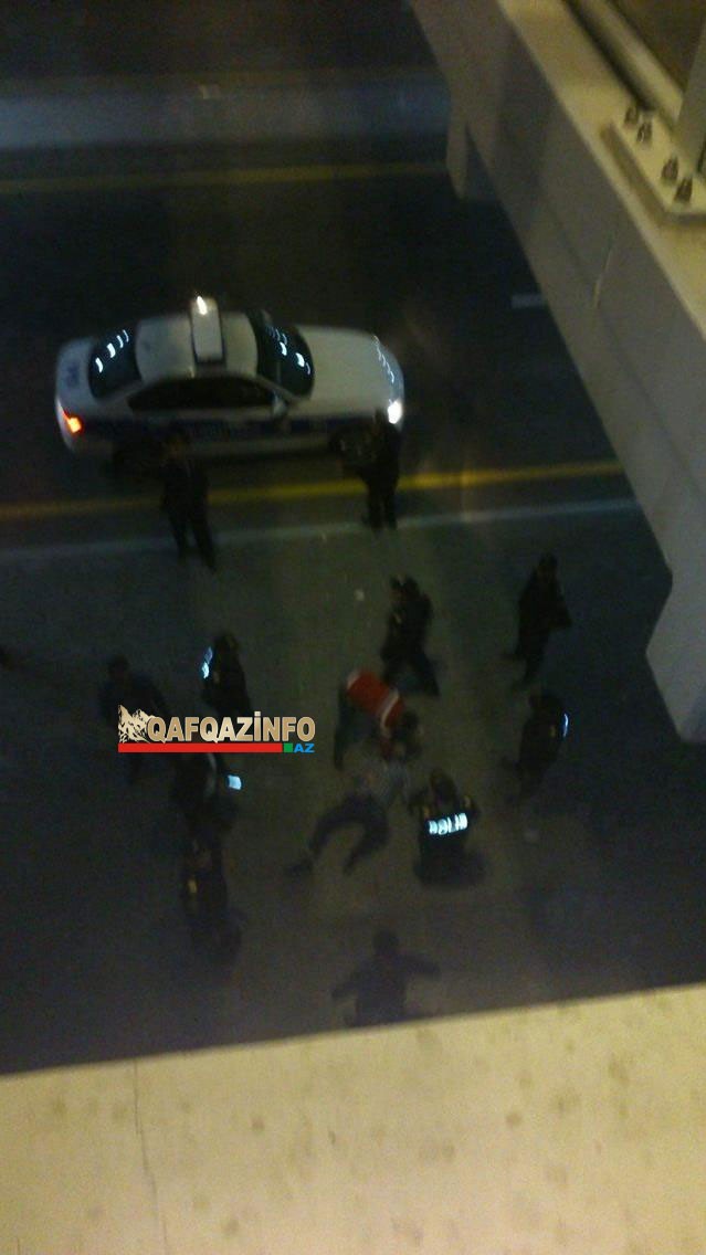 Bakıda eyni k&ouml;rp&uuml;də n&ouml;vbəti faciə  -  Millinin azarkeşi yıxıldı+Foto