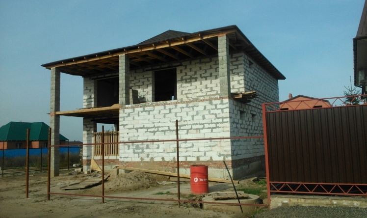 Evində şir saxlayan azərbaycanlı ailədən polisə şikayət -  Fotolar