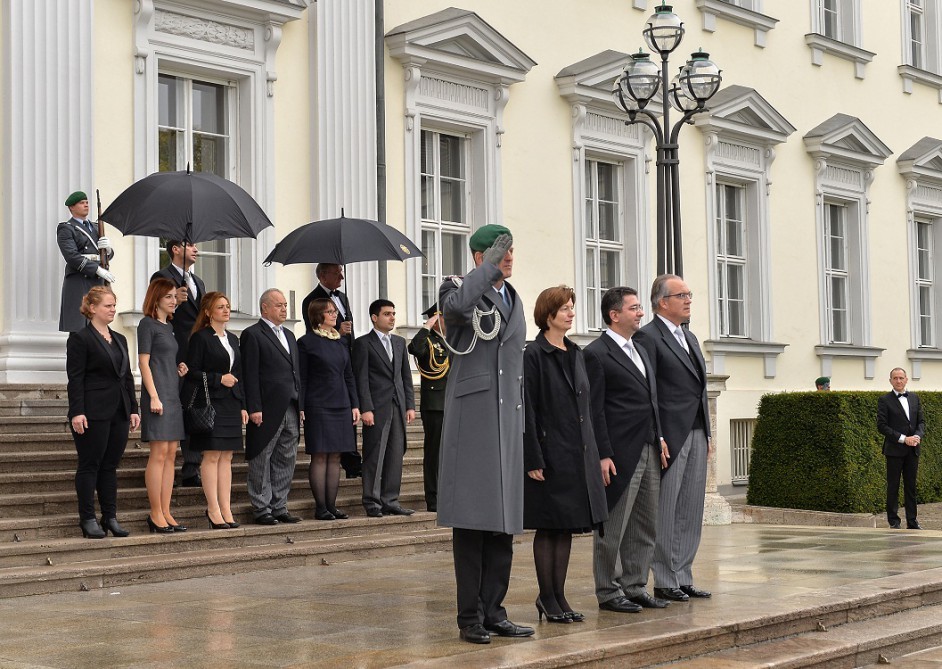 Yeni səfirimiz etimadnaməsini Qauka təqdim etdi - Foto