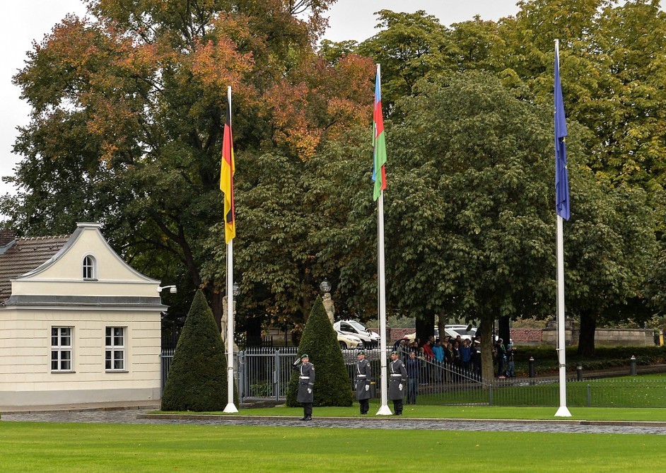 Yeni səfirimiz etimadnaməsini Qauka təqdim etdi - Foto