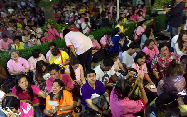 Xalq kral üçün ağlayır - Fotolar Xalq kral üçün ağlayır - Fotolar