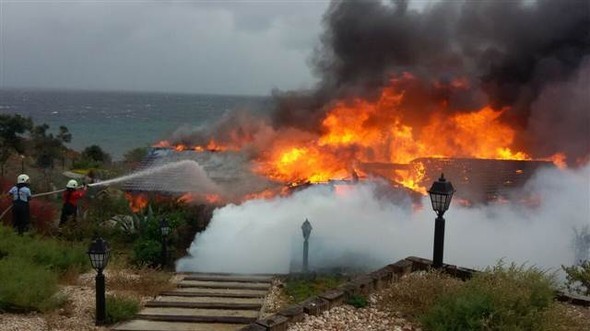 Ali Ağaoğlunun villası külə döndü -  Fotolar