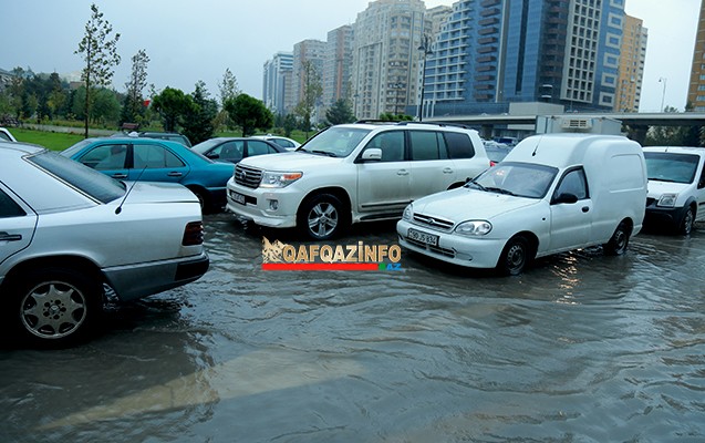 Yağışlı Bakıdan -  Fotolar+Video