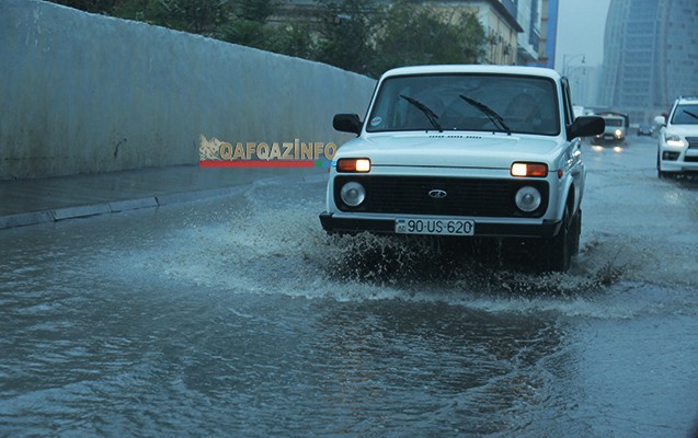 Yağışlı Bakıdan -  Fotolar+Video