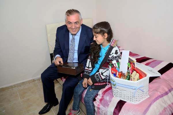 Dayanacaqdan 25 min AZN tapan qadına -  Pul mükafatı verildi