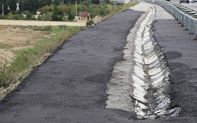 Yağışa görə dağılan yollar bərpa olundu