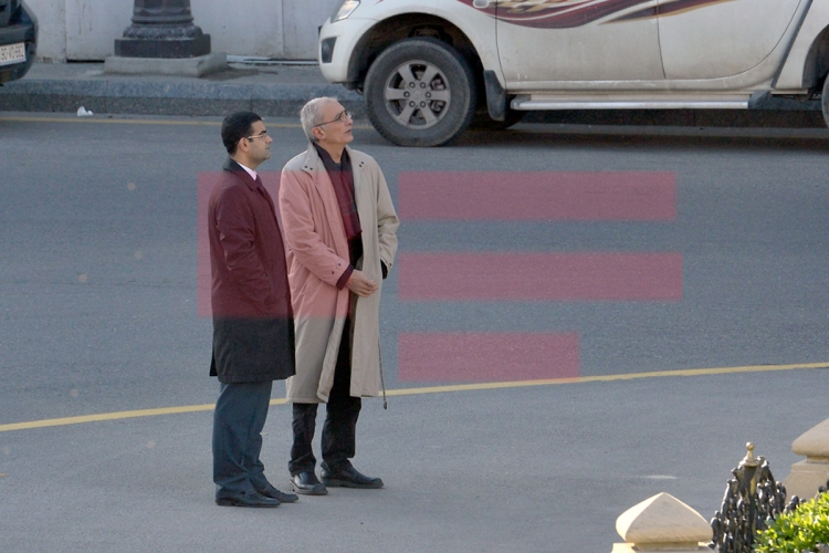 Erməni yazıçı Xocalı abidəsi qarşısında baş əydi - Fotolar +Yenilənib