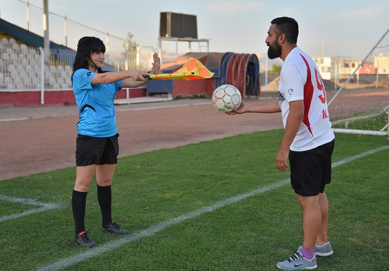 Hakimə etiraz etdi, aşiq oldu, evləndi - Fotolar Hakimə etiraz etdi, aşiq oldu, evləndi - Fotolar