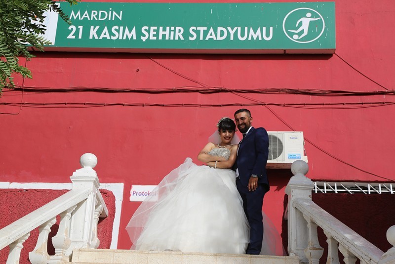 Hakimə etiraz etdi, aşiq oldu, evləndi - Fotolar Hakimə etiraz etdi, aşiq oldu, evləndi - Fotolar