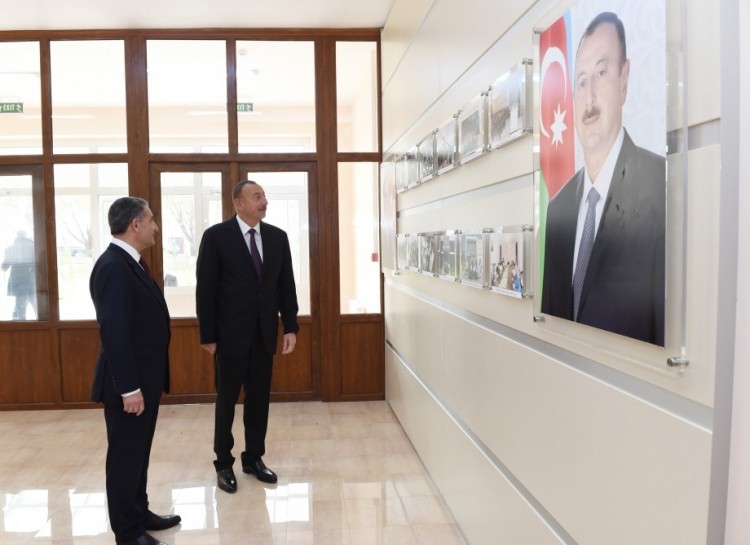 İlham Əliyev məktəb binasının açılışında - Fotolar