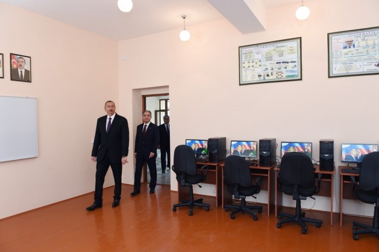 İlham Əliyev məktəb binasının açılışında - Fotolar