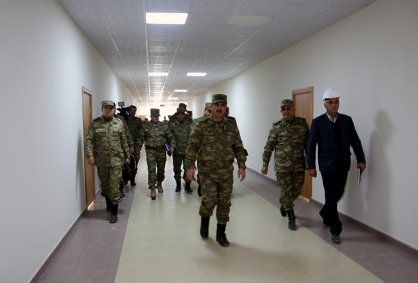 Nazir hərbi hissələrdəki yeni yaşayış komplekslərinin açılışında - Fotolar