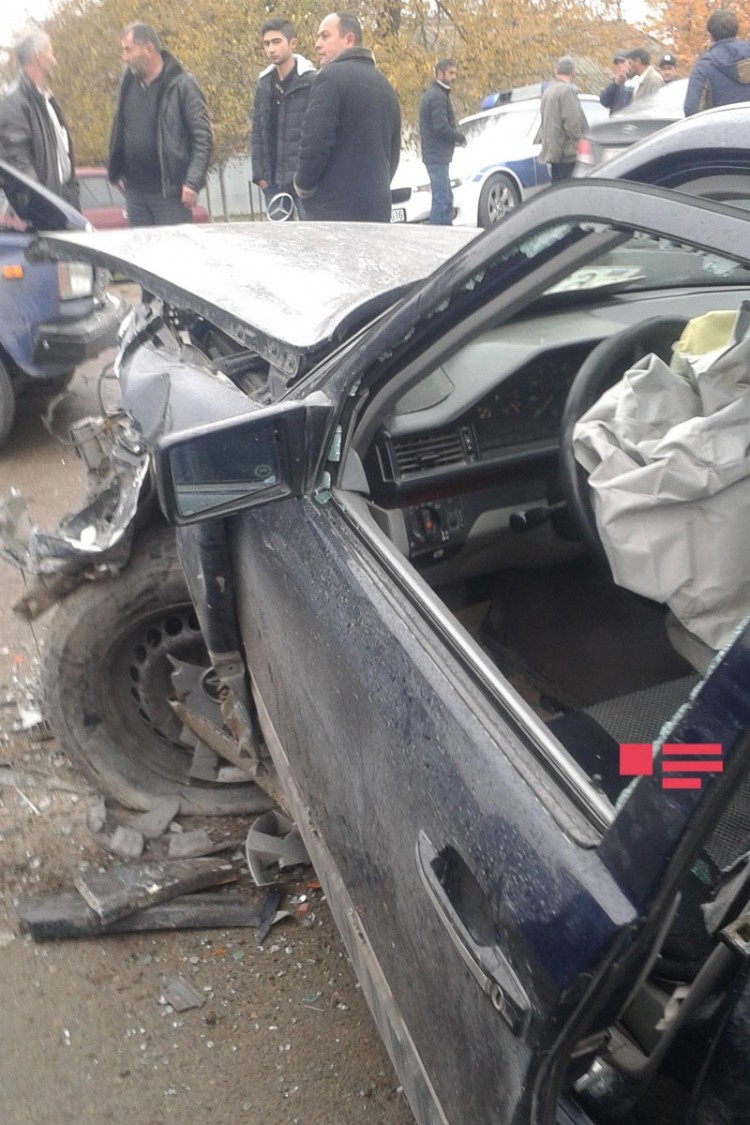 Ucarda iki avtomobil toqquşdu - 3 yaralı + Fotolar