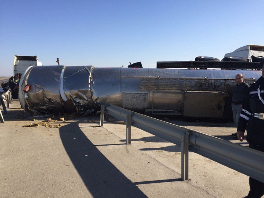 Sürücü yuxuladı, 20 mindən çox ziyan vurdu