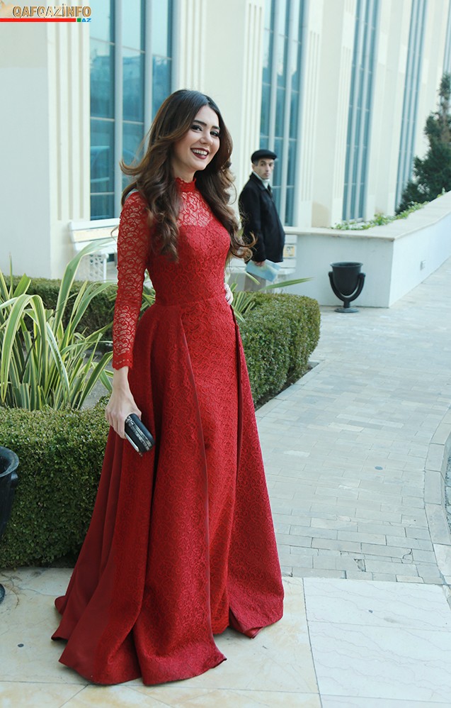 Məşhurlarımız qırmızı xalçada -  Transparan və dekolteli geyimlər +Fotolar