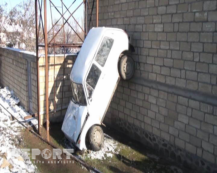 Tovuzda qəribə yol qəzası - Fotolar Tovuzda qəribə yol qəzası - Fotolar