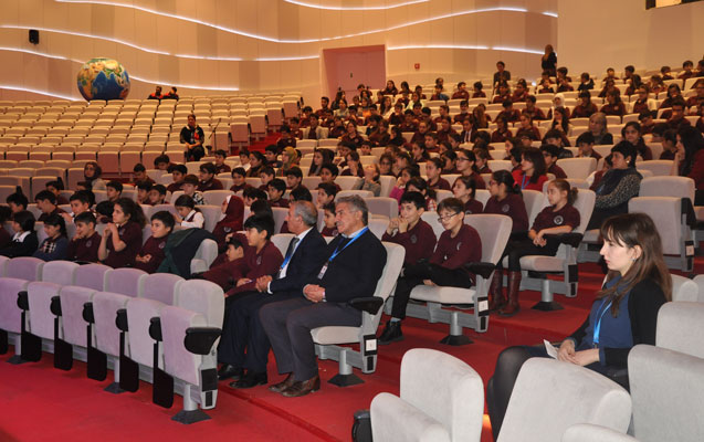 Avropa Azərbaycan Məktəbində Anarla görüş - Fotolar