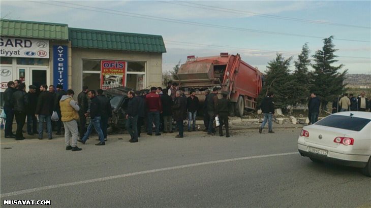 Sabunçuda ağır qəza - İki avtomobil yararsız hala düşdü + Fotolar Sabunçuda ağır qəza - İki avtomobil yararsız hala düşdü + Fotolar