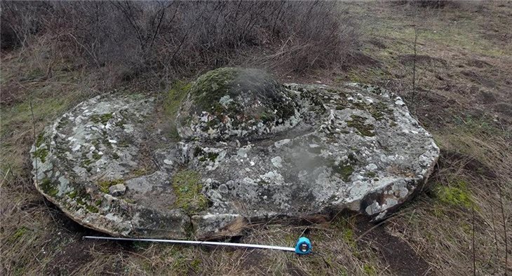 Ermənilər Qarabağda daş plitələr tapıblar - Fotolar