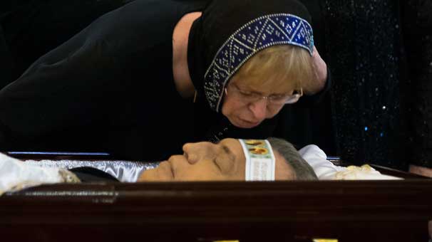 Karlovu Putin şəxsən yola saldı - Dəfndən fotolar