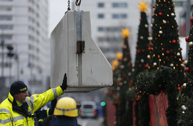 Berlində Yeni il yarmarkası yenidən açıldı -  Terrordan sonra +Fotolar