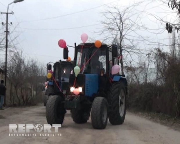 Tovuzda qeyri-adi toy - Bəy maşınını traktor karvanı müşayiət etdi + Fotolar
