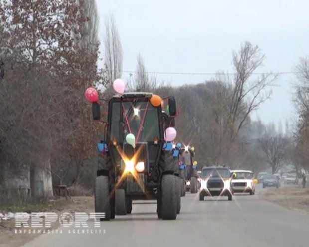 Tovuzda qeyri-adi toy - Bəy maşınını traktor karvanı müşayiət etdi + Fotolar
