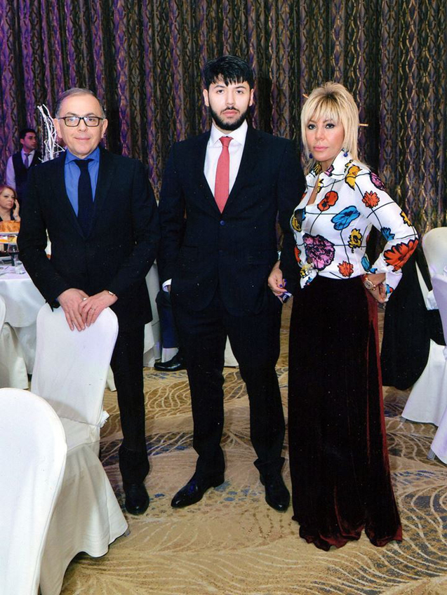 Brilliant 28 illik əri ilə... -  Foto