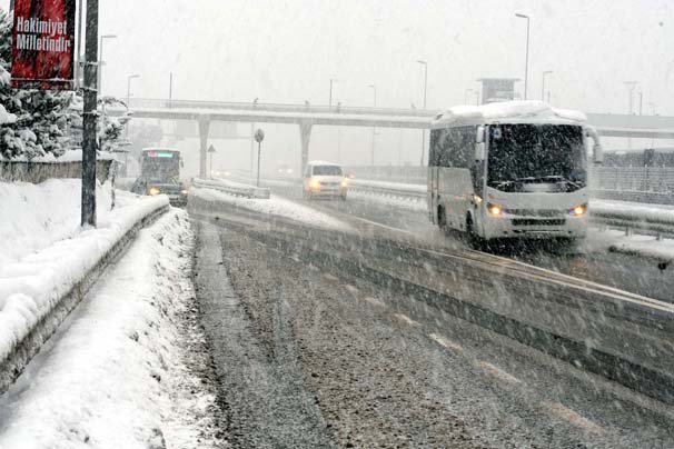 İstanbula 1 metr qar yağıb, həyat iflic olub -  Fotolar