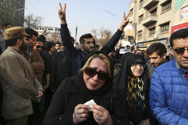 Rəfsəncaninin qızı onu belə yola saldı  -  İranda vida...+Fotolar