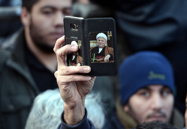 Rəfsəncaninin qızı onu belə yola saldı  -  İranda vida...+Fotolar