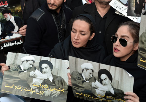 Rəfsəncaninin qızı onu belə yola saldı  -  İranda vida...+Fotolar