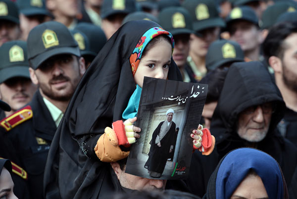 Rəfsəncaninin qızı onu belə yola saldı  -  İranda vida...+Fotolar