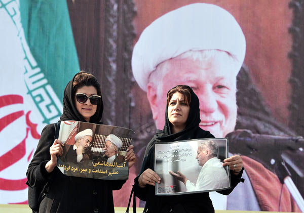 Rəfsəncaninin qızı onu belə yola saldı  -  İranda vida...+Fotolar