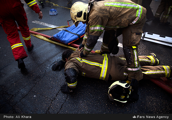 İrandan ürəkağrıdan fotolar -  Ölən həmkarları üçün ağladılar