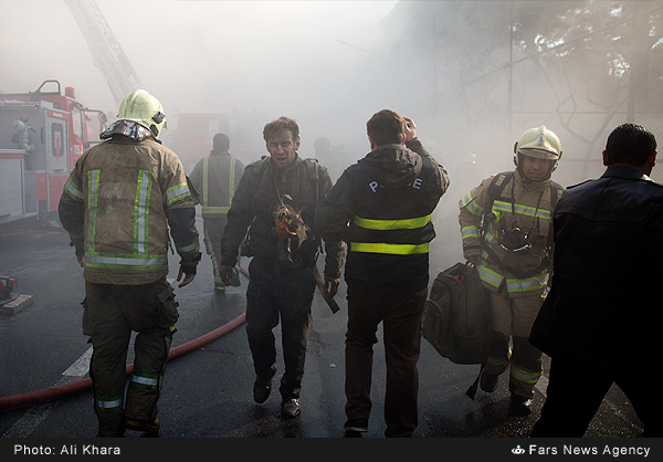 İrandan ürəkağrıdan fotolar -  Ölən həmkarları üçün ağladılar