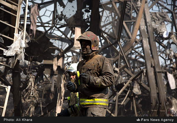 İrandan ürəkağrıdan fotolar -  Ölən həmkarları üçün ağladılar